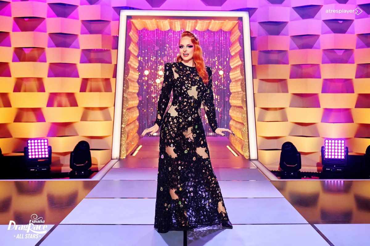 AnaLocking's tweet photo. Yummy!!! Today is roast dinner ❤️🔥🍗
… and semifinal!!!
@DragRaceEs ALLSTARS at 20h on @atresplayer & @wowpresentsplus (worldwide)
Total look & nails #AnaLocking
Makeup #EvaGamero
Hair #CrisantoBlanco
Photo @MistaStudio
🫶 https://t.co/JPBKTgzESv