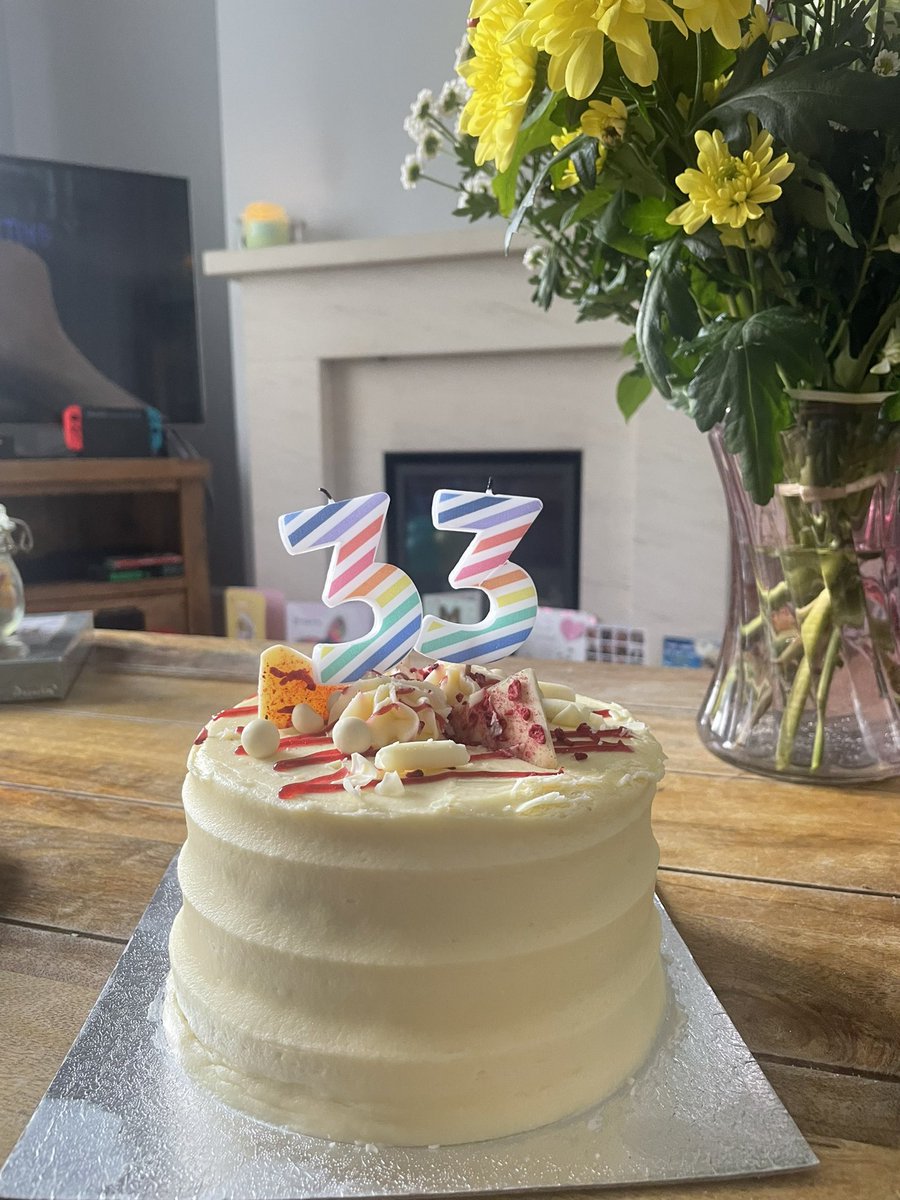 Happy 33 years of me 🫶🏻 my poor mother 😅🥰