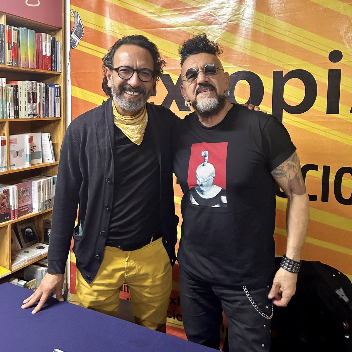 EdSextoPiso's tweet photo. Así fue nuestro Open (ware) House 🤘🏽🔥 con la increíble presentación de La Netafísica de @ArauSergio y @monocordio ¡Gracias por acompañarnos! 📚Y felicidades a nuestro ganador del sorteo de libros 📖.
#OpenWareHouse #SergioArau #EditorialSextoPiso #SPDistribuciones https://t.co/bTUaxnRwWz