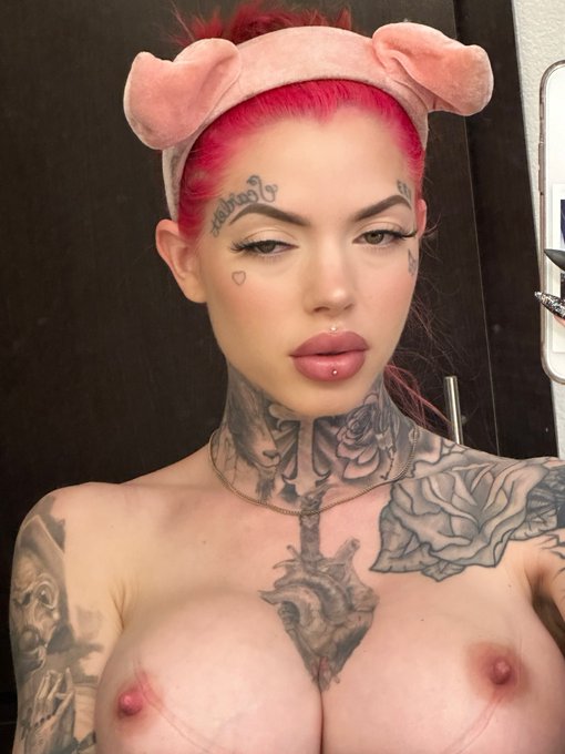 It&rsquo;s my birthday 🩷  I&rsquo;m just a 29 year old teenage girl https://t.co/Px5cwTqete