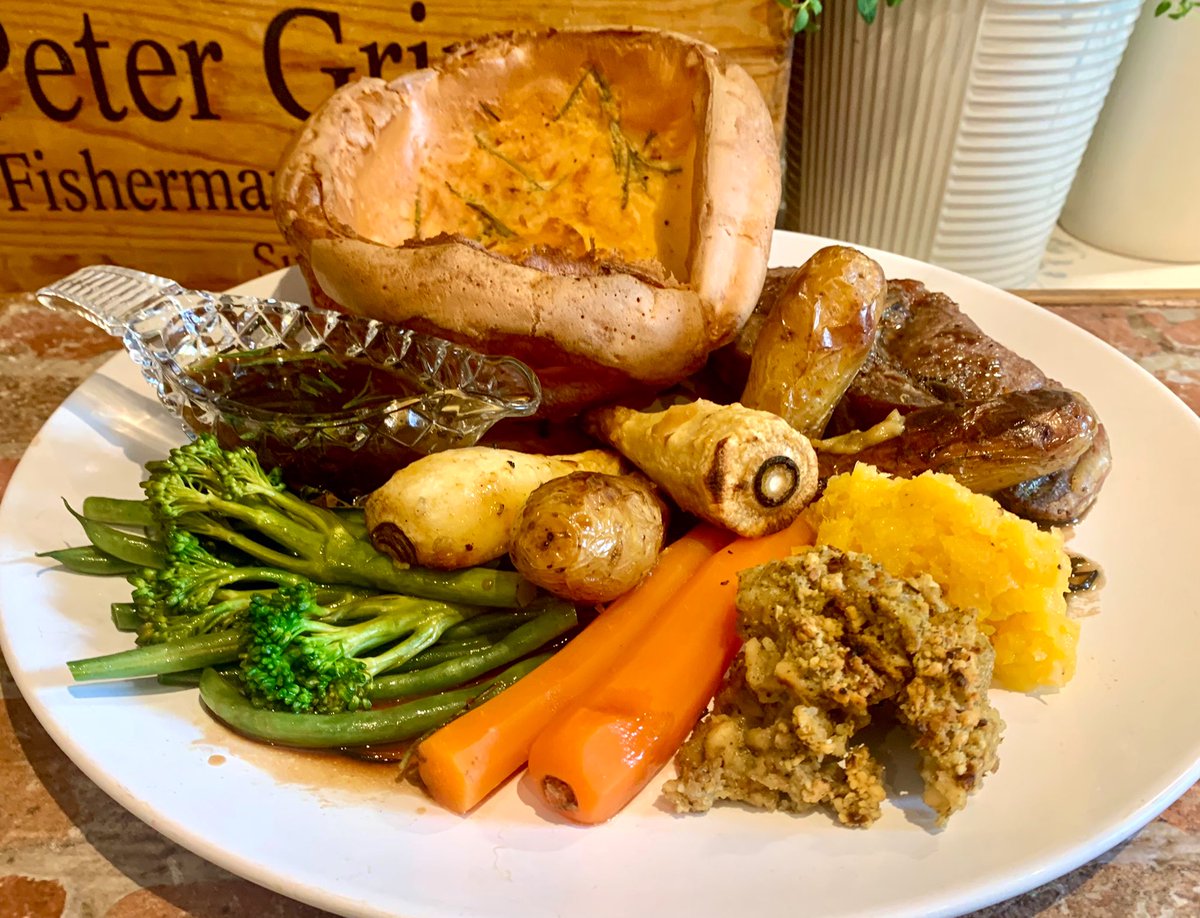 Jessrocks71's tweet image. Sunday dinner🥘: Barnsley lamb chop with, yorkshire pudding, stuffing &amp;amp; a redcurrant, rosemary &amp;amp; red wine sauce. Pot roasted new potatoes &amp;amp; parsnips. broccoli, green beans, carrots &amp;amp; Swede.❤️

Pics underneath from start to finish👇🤗

Enjoy your evening everyone 🥰

Page 1/7 ❤️