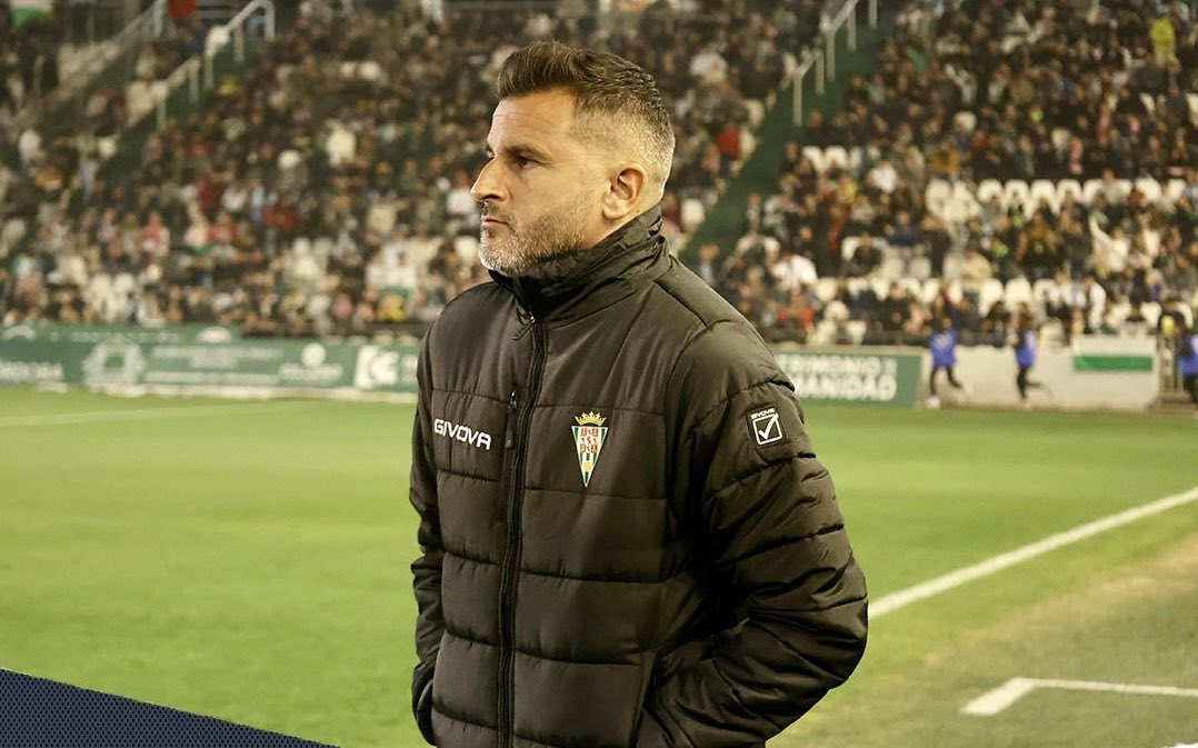 Radio Córdoba (@radiocordobaser) on Twitter photo El entrenador del <a href="/CordobaCF_ofi/">Córdoba CF</a> Iván Ania pasará este lunes por los micrófonos de Ser Deportivos Córdoba. Desde las 3 en punto, en directo desde @GinBulevar la Tertulia Deportiva de la SER en el 102.0 FM App y altavoces inteligentes. 🎙️⚽️ El entrenador del <a href="/CordobaCF_ofi/">Córdoba CF</a> Iván Ania pasará este lunes por los micrófonos de Ser Deportivos Córdoba. Desde las 3 en punto, en directo desde @GinBulevar la Tertulia Deportiva de la SER en el 102.0 FM App y altavoces inteligentes. 🎙️⚽️