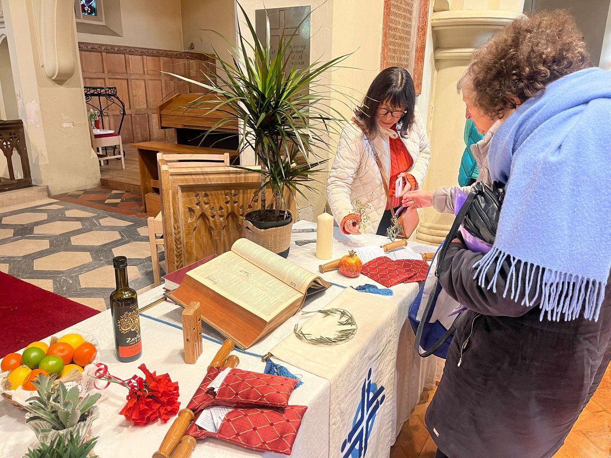 StByfleet's tweet image. A wonderful #WorldDayofPrayer service on Friday, 1st March at St Mary's Byfleet on the theme of "I beg of you, bear with one another in love".
Put our differences aside and put peace into one anothers hands. A very poignant service, enjoyed by all.
#WorldDayofPrayer2024