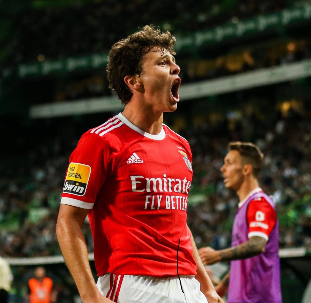 Mereces um treinador a serio e colegas de equipa que se dediquem tanto como tu 
A ti nunca vou apontar um dedo, és grande