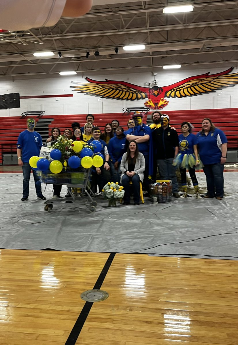 Grand Finale 🎉🎇 Our Ag Academy celebrated the end of FFA week & Ag Careerpalooza w/ its Kiss N Tail Pep Rally. We puckered up, ate pies, found the needle in the haystack, relay raced (in welding masks), tug-of-warred, & celebrated @KristanWright2💋🐷🥧🌾👩‍🏭🙌🏽🇺🇦 #SenecaSoars