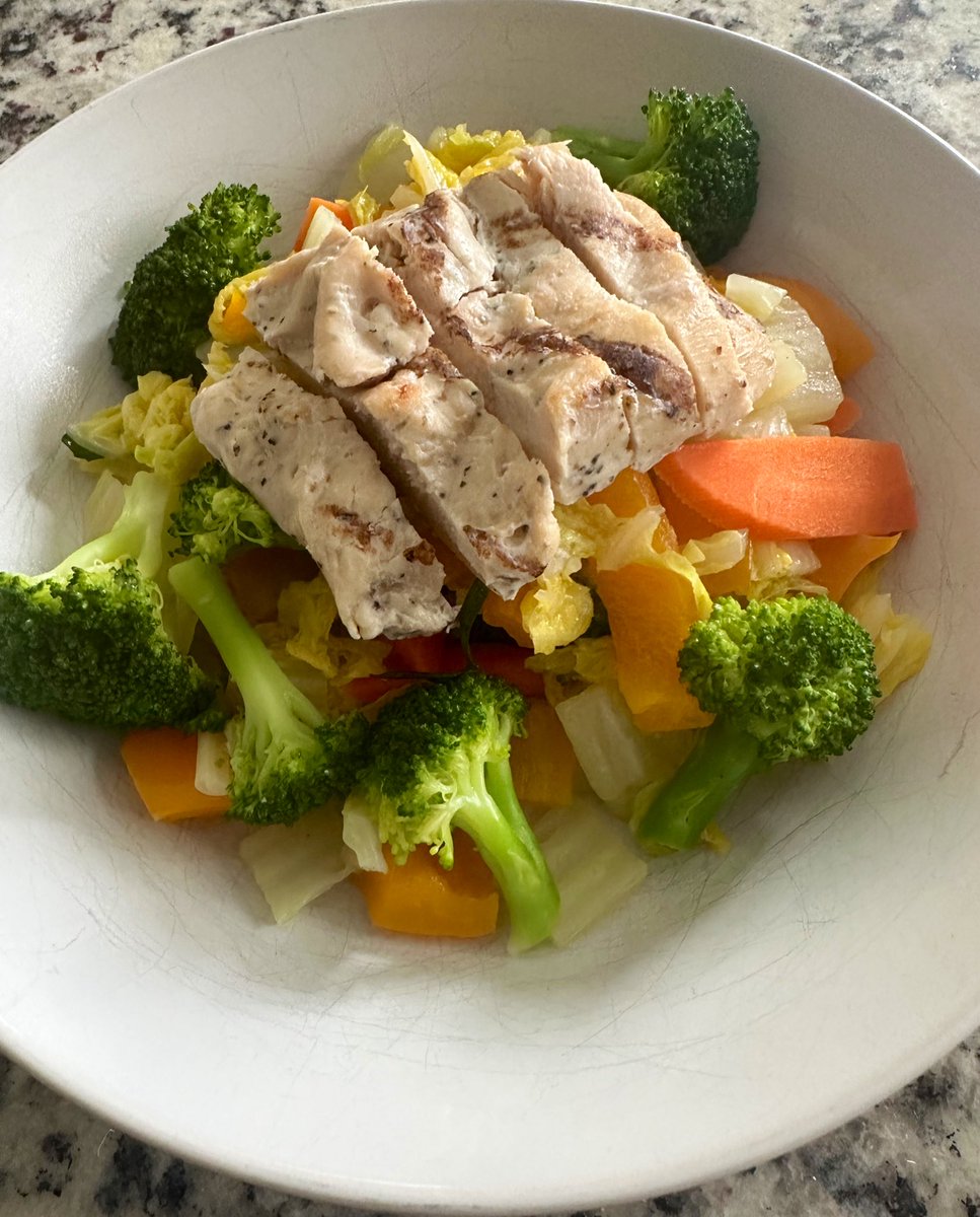 Sometimes simple flavors really hit the spot!

Sautéed veggies & roasted chicken breast for Sunday lunch.

The colorful veggies make my eyes and belly happy! 🙃

#vegetables #veggies #roasted #chicken #chickenbreast #sunday #sundaylunch #lunch #broccoli #carrots #cabbage #peppers