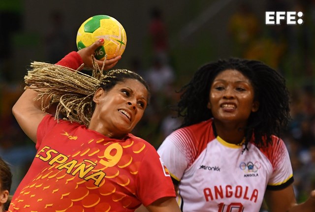 Las Guerreras retiran por primera vez un dorsal: el 9 de la canaria Marta Mangué 

Con 301 partidos, es la jugadora que más veces ha vestido la camiseta de España. Fue clave en las medallas de bronce del Mundial de Brasil 2011 y los Juegos de Londres 2012
efe.com/deportes/2024-…