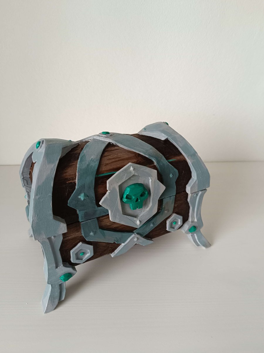 junior_Nor's tweet photo. I made an Athena's Chest of Legends as Magic the Gathering Deck box for one of my Best Mates (30th) Birthday and also bought Ahoy Mateys precon so he has matching deck to put into the chest :) #BeMorePirate @SeaOfThieves https://t.co/Zdl8wGFvFy