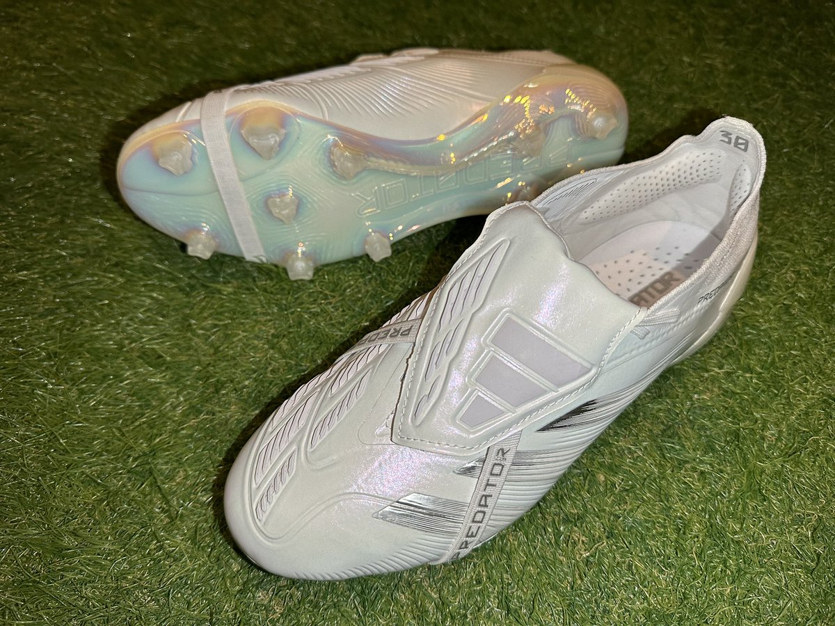 shiocap's tweet photo. #PredatorElite
国内は今のとこら販売のないこのカラー
もしかしたら今後あるかもですが、ないことも可能性高いので https://t.co/DGb6WU5xqd にて購入しました
最近アディダスを履くことも減ってしまったんですが、これはスルーできないですね
今後のカラー展開にも注目しています https://t.co/wzdf6vYkCj
