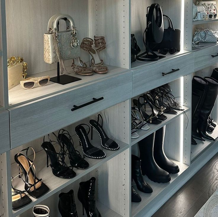 Excuse Prada tweet media