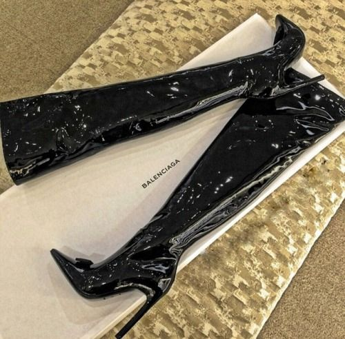 Excuse Prada tweet media