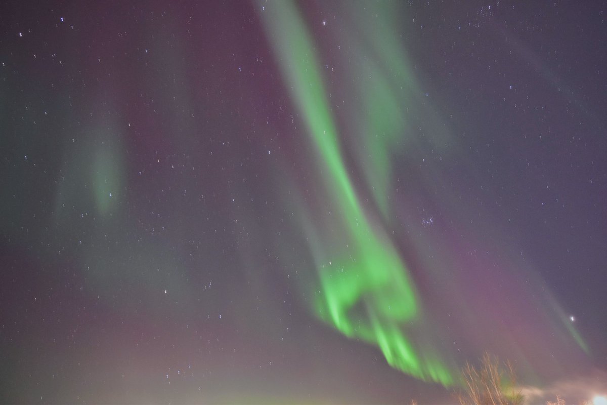 Some beautiful colors in the sky tonight in #tromsø