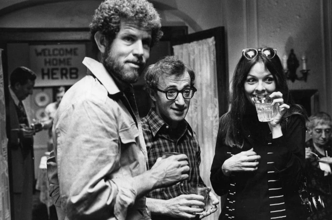 WoodyAllenFan's tweet image. I've always loved this archival photo from "Annie Hall" of Tony Roberts, Woody Allen, and Diane Keaton. Honestly, these three are the greatest to ever grace film. Every performance in Woody's films is a masterclass. #WoodyAllen #AnnieHall #TonyRoberts #DianeKeaton #film