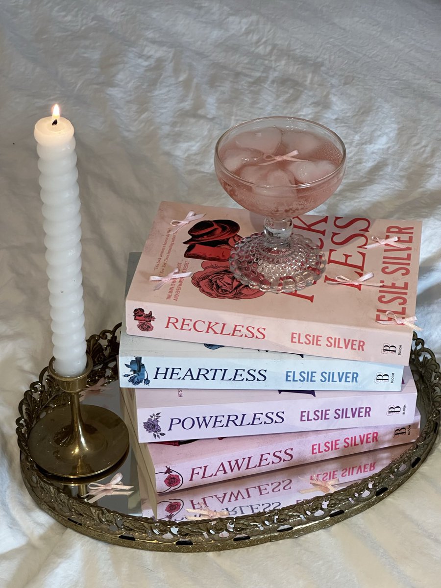 daisymmeadows's tweet image. GIVEAWAY 🎀📖

I will choose 1 person to receive a book of their choice. Just like, retweet &amp;amp; follow me to be entered 🤍

I’ll choose the winner on March 15th…I’ll be doing giveaways like this one throughout this year!