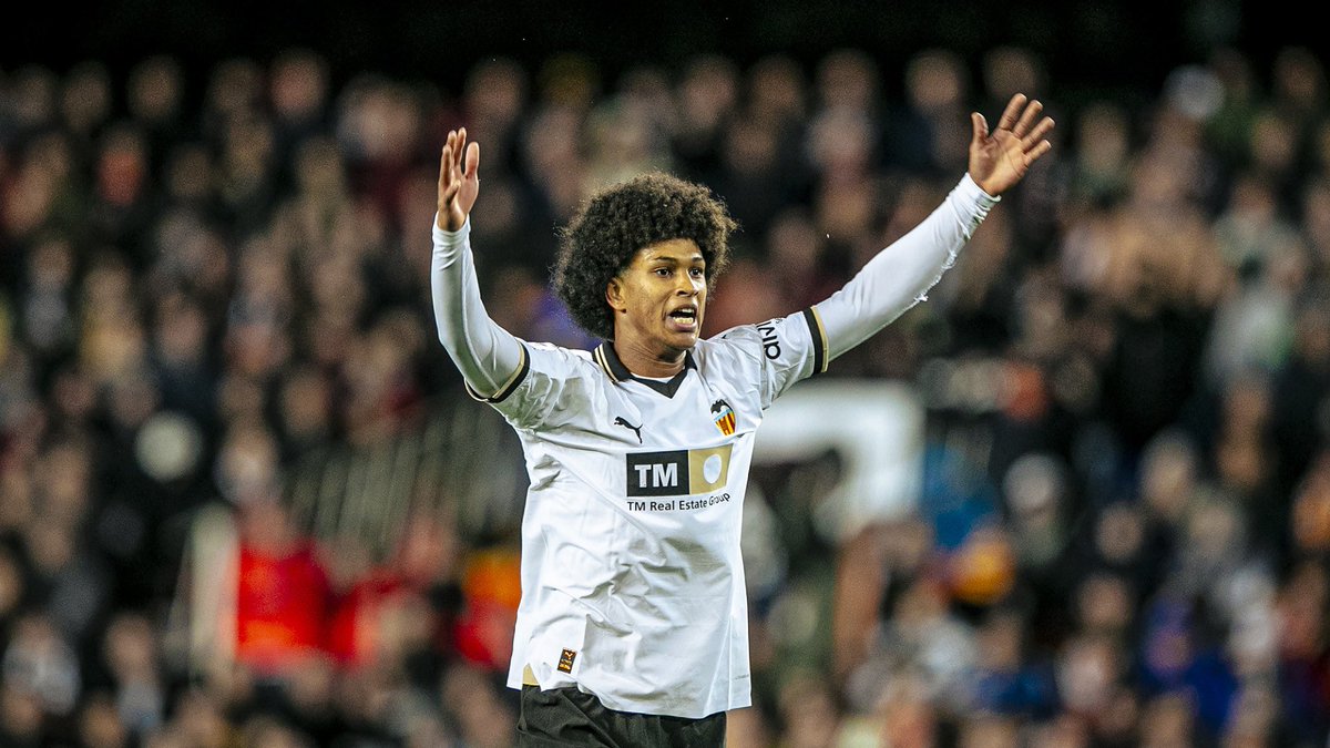 ⚽️ Ayer Peter Federico saltó al campo en el m. 73. No provocó a nadie, no insultó a nadie. Jugó al fútbol.

Ha sido insultado y vejado de forma racista por un grupo de aficionados del Real Madrid.

Como no tiene el rodillo de protección de Netflixius, no pasará NADA.

#AnimoPeter