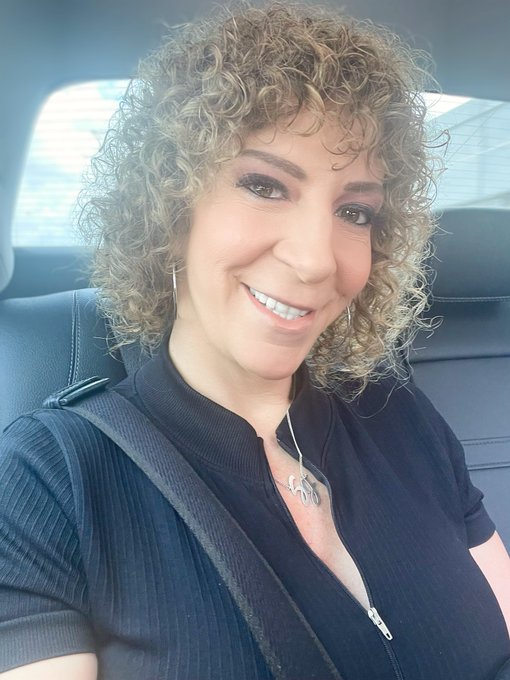 It's #MondayMorning and I'm on the go! New week, same goals! What are your goals for the week? Comment<a href="/tag/mondaymorning"class="tags">#MondayMorning</a>