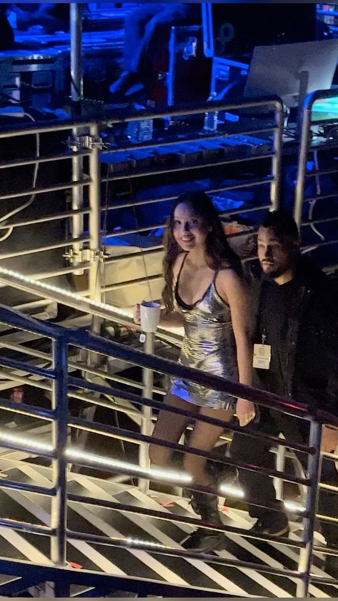 live footage of me trying to communicate with my sister telepathically…. love u mazie <3