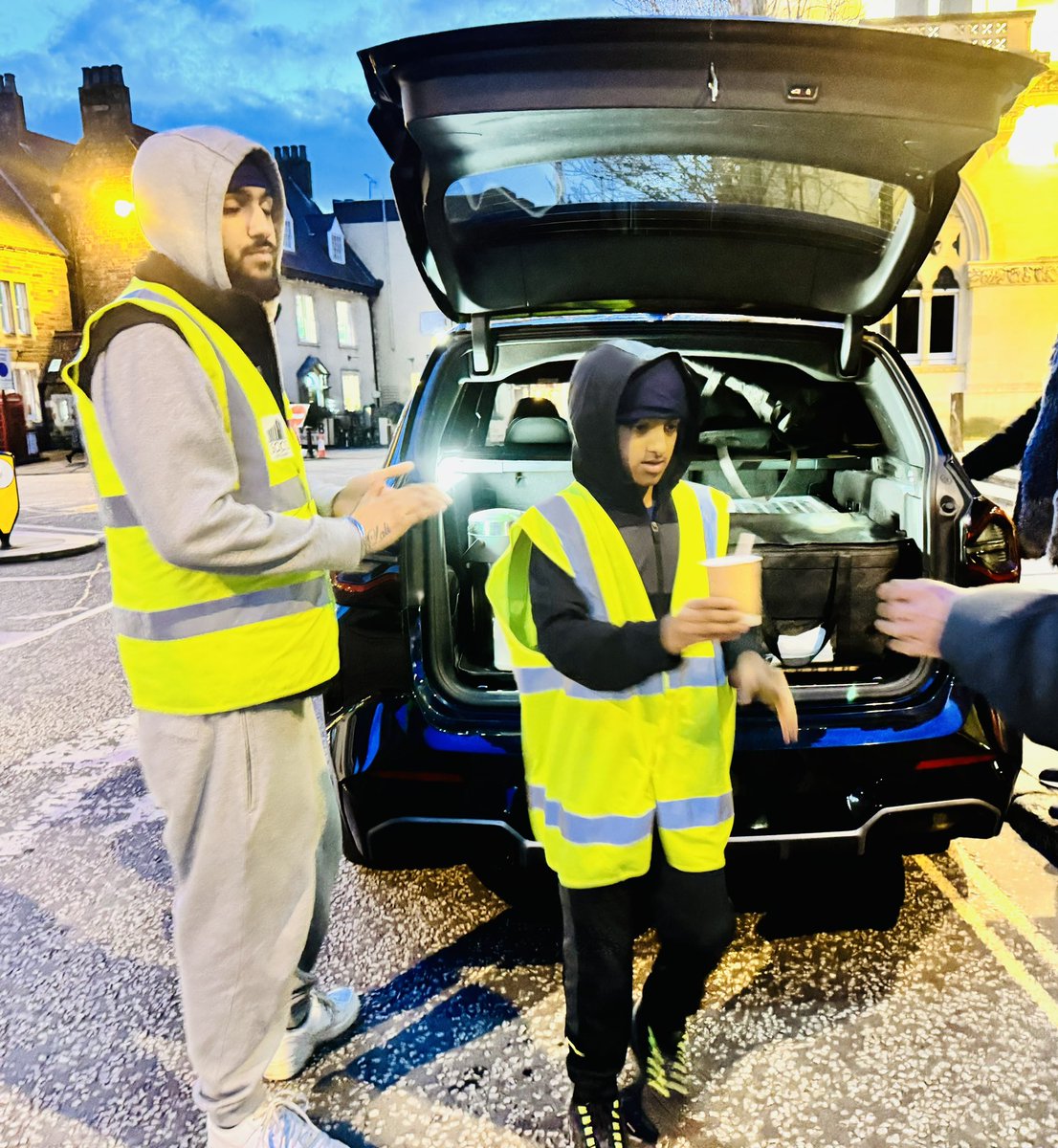 Thanks to the team at Eat Curiou for providing meals served tonight. We had vegan patty burgers and criss cross fries. 

The meals were served by volunteers from <a href="/sccycnhampton/">SCCYC</a> around the town centre. 

#GiveBack #zeroemmissions #Northampton #NorthantsTogether #Northantshour