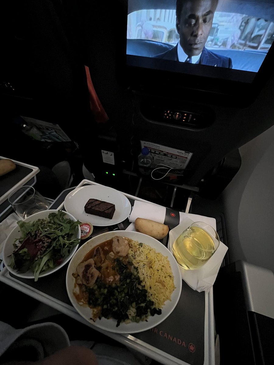 We upgraded our seats on our direct flight home to Vancouver from Cancun last night and it was worth every penny! Thanks <a href="/AirCanada/">Air Canada</a> 🥂