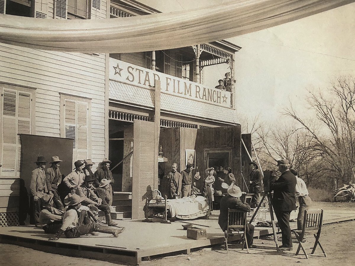 #CINEMA This article is not about film legend Georges Méliès, but his brother Gaston.

From the East Coast to the West Coast via Texas, he produced some 175 movies in ten years – including many westerns – and became a pioneer of American entertainment.

➡️france-amerique.com/gaston-melies-…