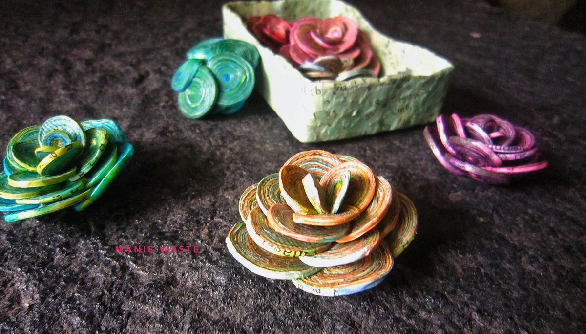 Recycle paper marble rose quilling.Material from recycle book paper with food colored.Set sustainable flower for make beautiful your anything decoration. Buy it on etsy: maniswasteandcraft.etsy.com #rosequilling #recyclepaper #recyclerose #Ecodecor #Roseset #marblerose #etsyshhop