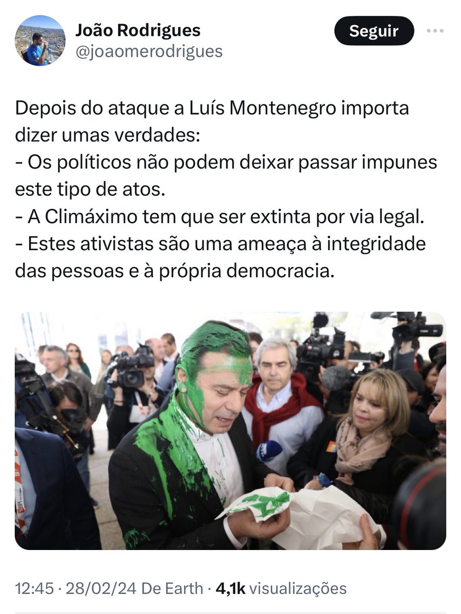 pedroprola's tweet photo. 🇵🇹😱 quando o líder da AD foi atingido com tinta num protesto / quando atiraram um vaso tentando agredir o líder do PS https://t.co/yJBqOeW98s