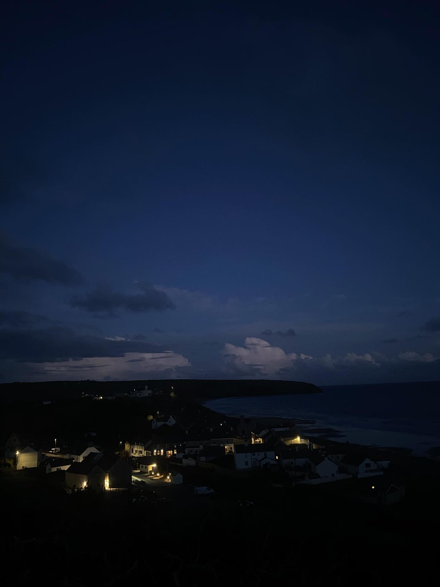 foel_r's tweet photo. Aberdaron fin nos
#Aberdaron #Cymru #penllŷn #Gwynedd #nos #NightPhotography #night https://t.co/5JQV8lV7ot