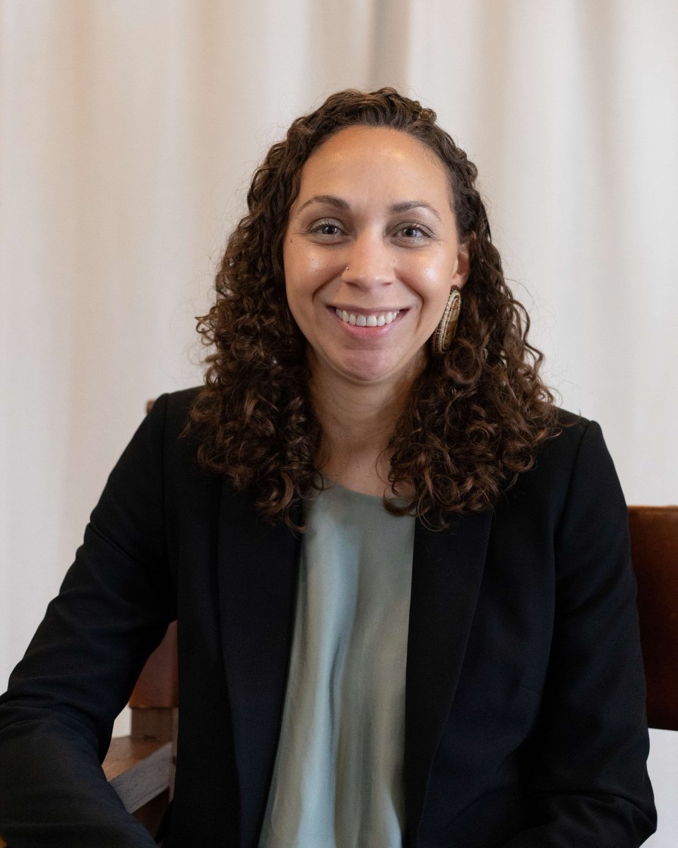 DukeWFPC's tweet image. Mary Oxendine of Potlikker Capital gets round of applause at Empowering Eaters Summit in call for healthy foods, encouraging federal government to prioritize incentives for nutrition in same way as subsidies for corn, ultra-processed foods.#foodtank #dukewfpc #sanford