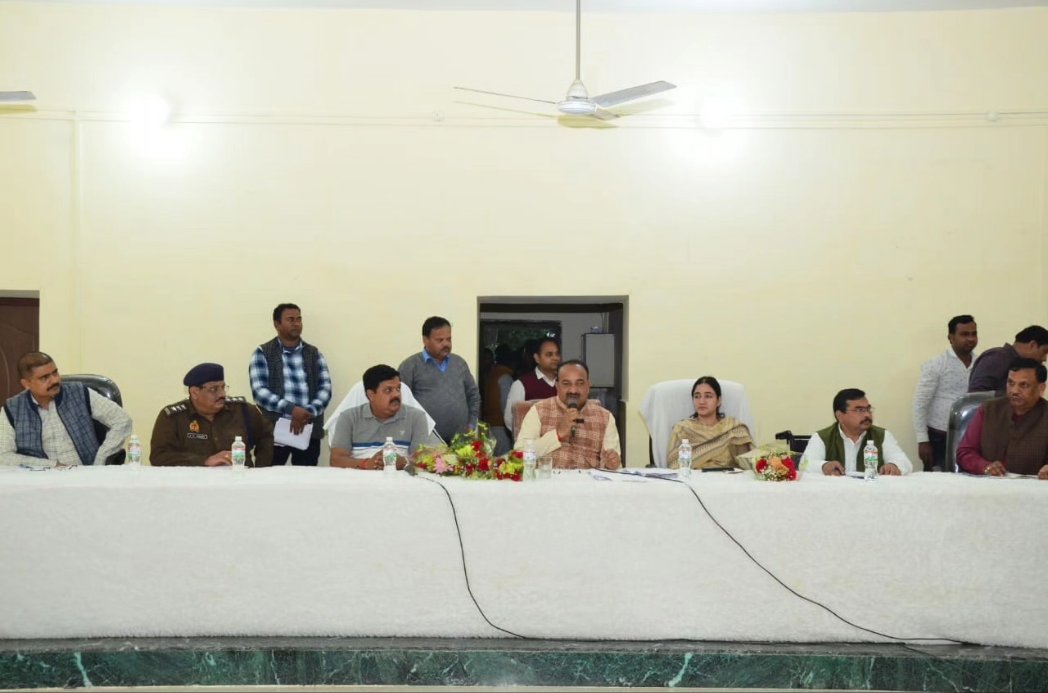 RBLDineshSingh's tweet image. विकास खंड खीरों एवं सरेनी की दो दिवसीय सेवा ही संकल्प पदयात्रा एवं चौपाल के कार्यक्रम में प्राप्त प्रार्थना पत्रों के त्वरित निराकरण हेतु आज सरेनी ब्लॉक सभागार में प्रशासनिक अधिकारियों के साथ बैठक कर संबंधित अधिकारियों को निर्देशित किया।

जनता जनार्दन की समस्याओं का त्वरित…