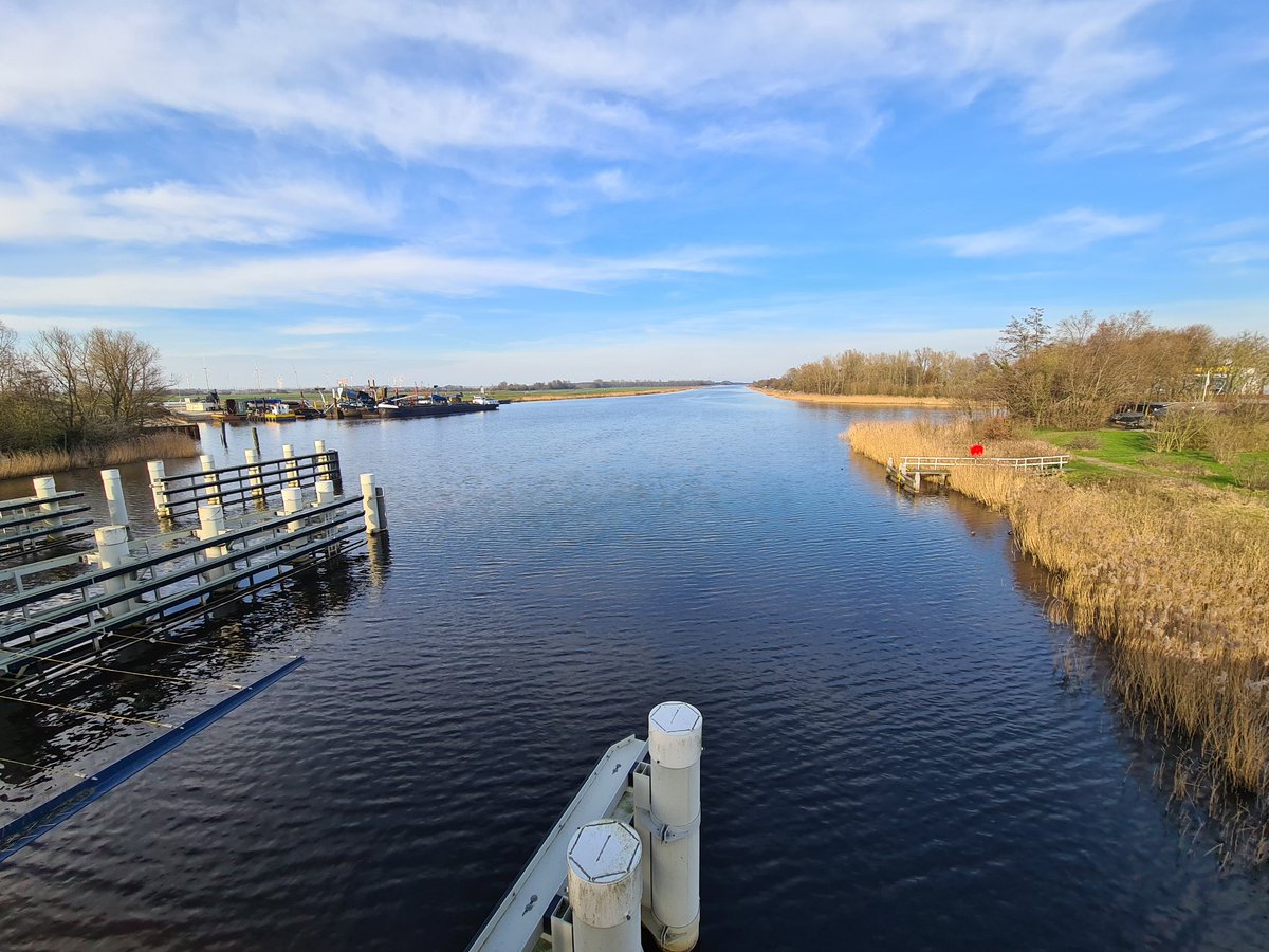 Heerlijk weer voor een middagwandeling. 16 graden, zonnetje erbij, voor het eerst dit jaar zonder jas. Genieten!
