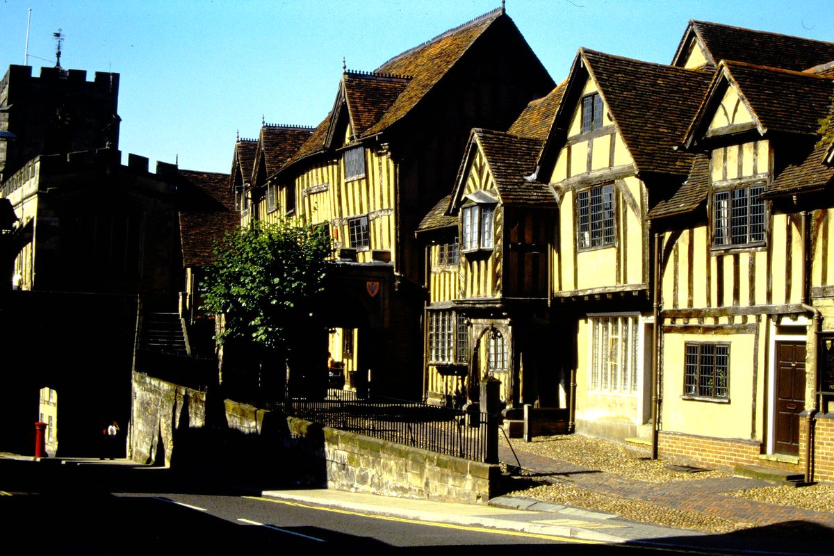 The Lord Leycester Hospital is now back open for 2024! A great photo taken by a local resident 📸 Please email us your photos of Warwick: George.Palmer@warwicktowncouncil.org.uk