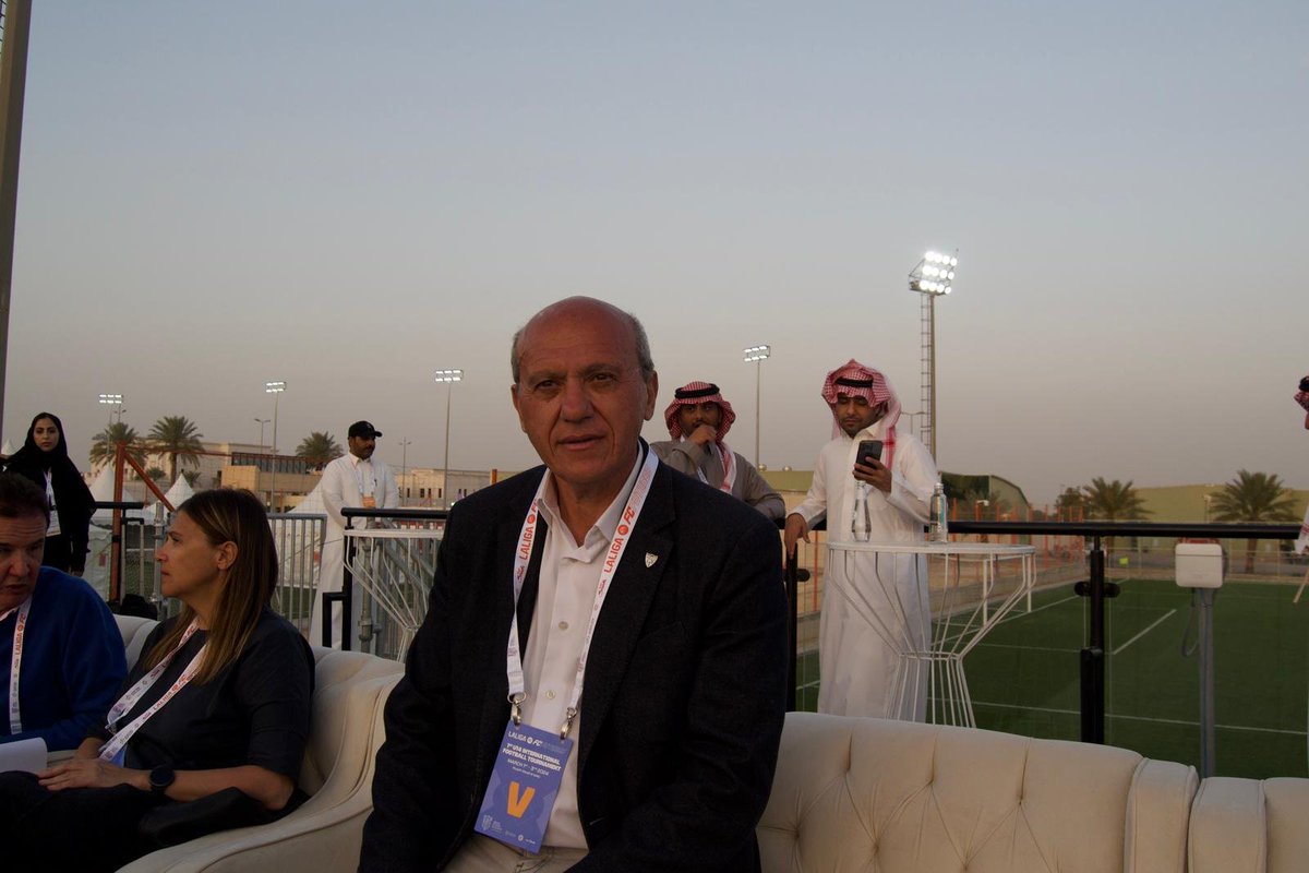 Gran experiencia en Arabia Saudí, disfrutando de #LALIGAFCFUTURES.

Enhorabuena a todo el equipo del @SevillaFC por el excelente campeonato que han realizado y al @VillarrealCF por proclamarse campeón.

#VamosMiSevillaFC #DicenQueNuncaSeRinde