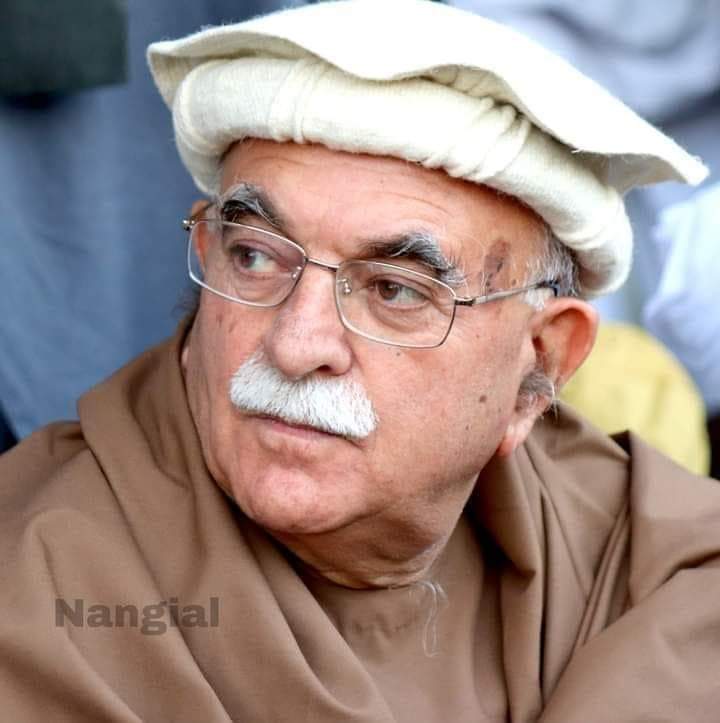 #WeStandWithAchakzai because he's punished for his clear cut stance, politics shouldn't be Khaki's business, independent parliament, constitution should be supreme and military establishment must remain in the constitution detailed frame, so his home was raided in the dark?