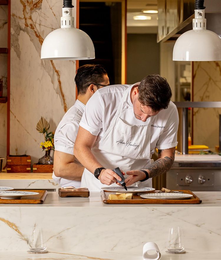 Experience culinary artistry with the best seats in the house! Adam Handling (@AHResturants) alongside head chef @cleversonderio, take centre stage to craft their array of Michelin-starred Frog recipes, all set on our Dekton Reverie surface.