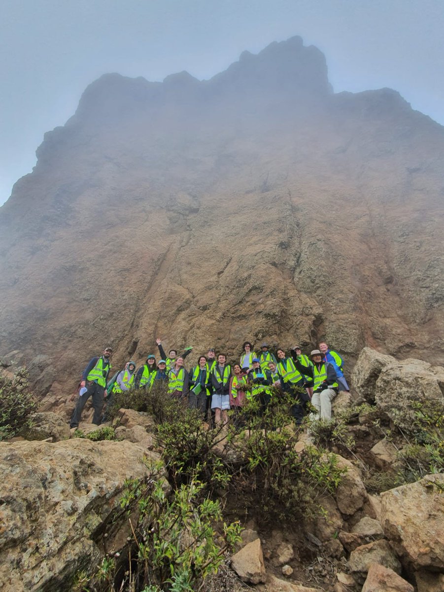 Beautiful first day with @TCD_NatSci Botany students in Gran Canaria. Today elevational differences in vegatetation, tomorrow, land use (and insects!)