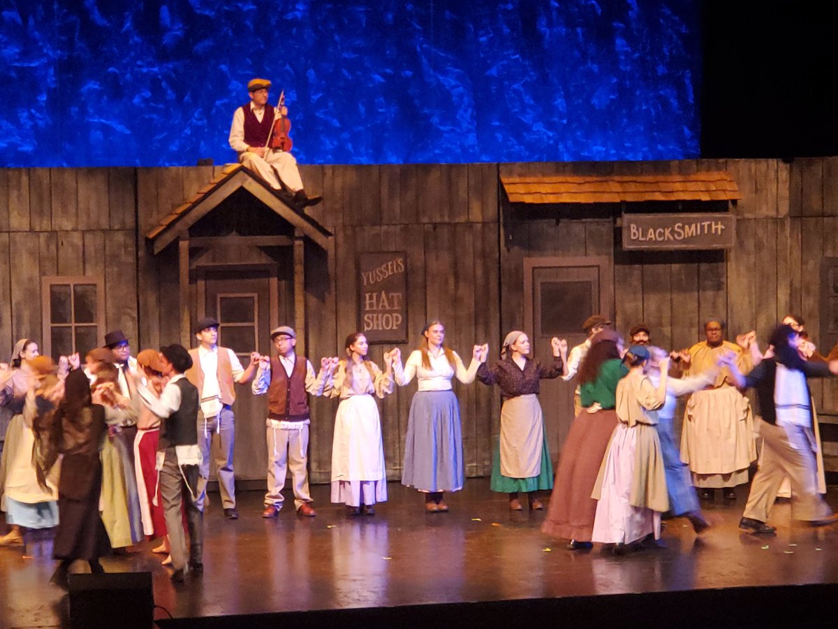 TimYoder24's tweet image. Concord High School Theater ...
Fidler on The Roof...keeping with Tradition...started right at 2 PM...seems Preheim Tradition to start on time....Tradition!!! 
#concordpride