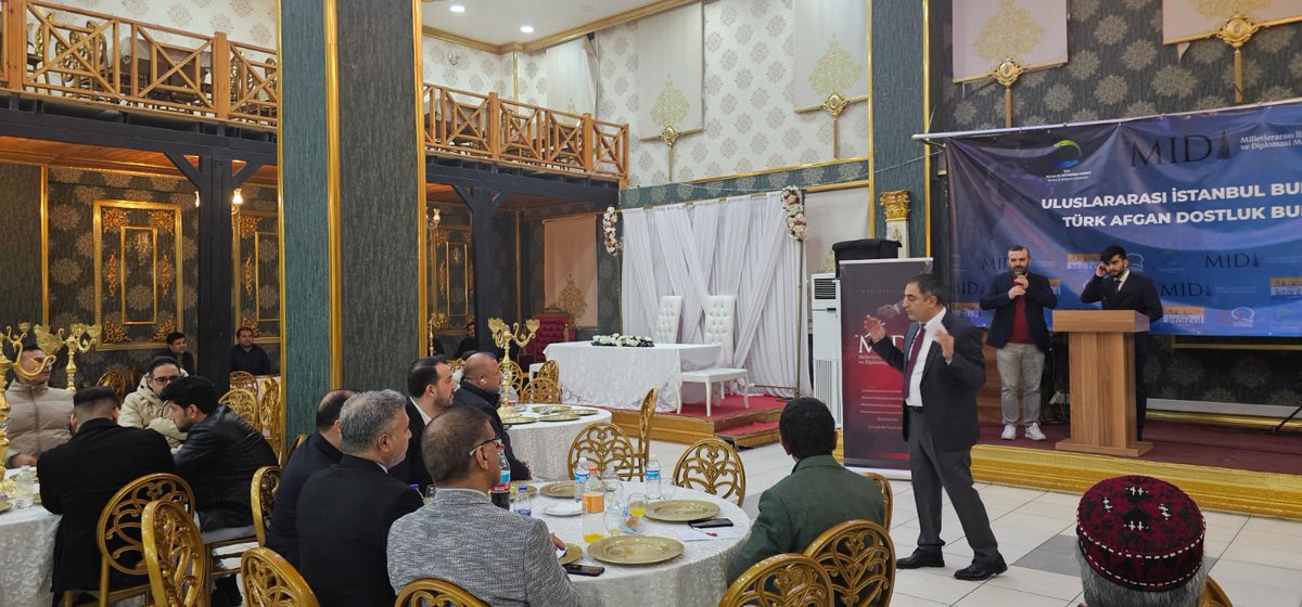 'Uluslararası İstanbul Buluşmaları' kapsamında 'Türk Afgan Dostluk Buluşması' programını gerçekleştirdik. Yeniden İstanbul inisiyatifi başkanı Prof. Dr. Veysel Ayhan beyefendinin katılımıyla ve Afganistan diasporası ile genel değerlendirmeler yapıldı.
