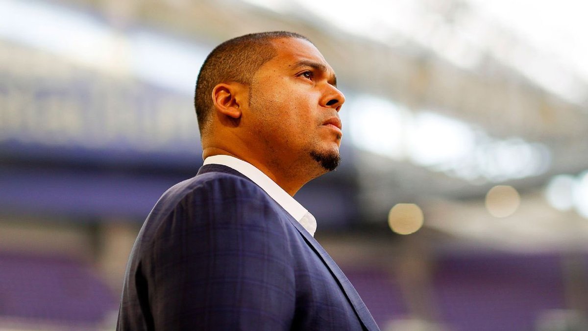 It’s been 51 weeks since we traded the #1 pick in 2023 to the Panthers for DJ Moore + picks.

If Poles does trade the pick, it could happen any day now.

What would you do?

Like to keep the #1 pick 
RT to trade-back

Feel free to comment below what you’d do 👀