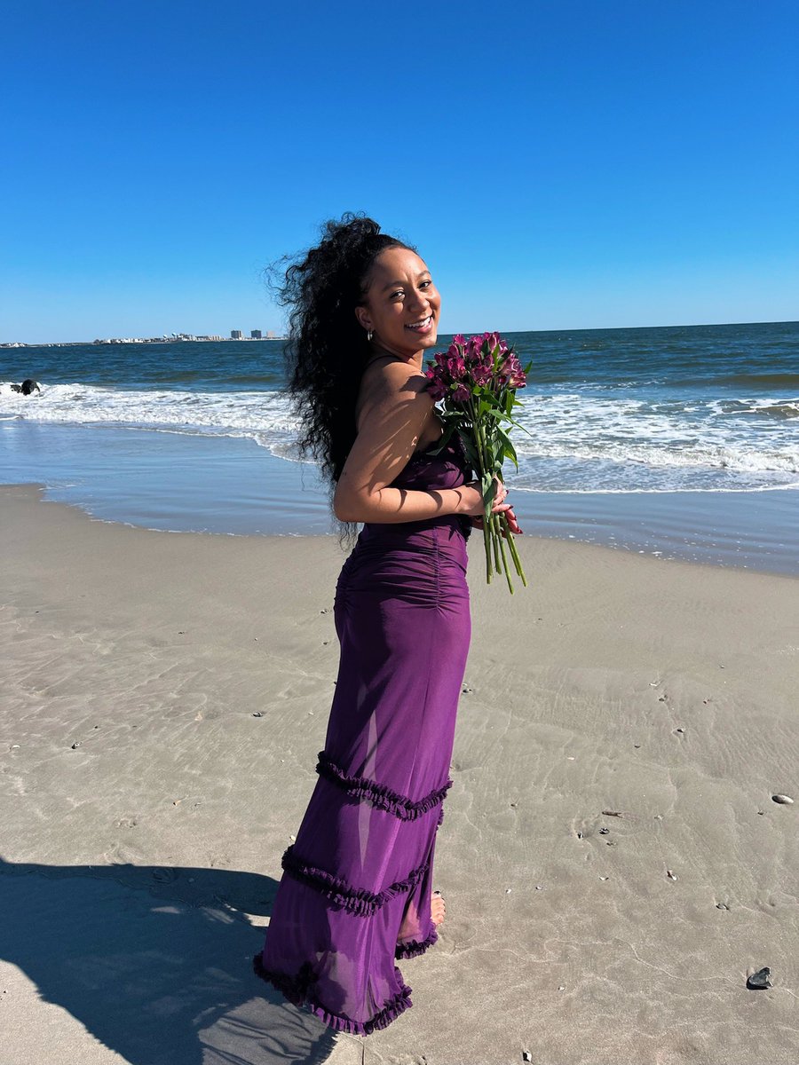 kianaxjones's tweet photo. birthday 💜🎂💐 https://t.co/isds3zmmgB