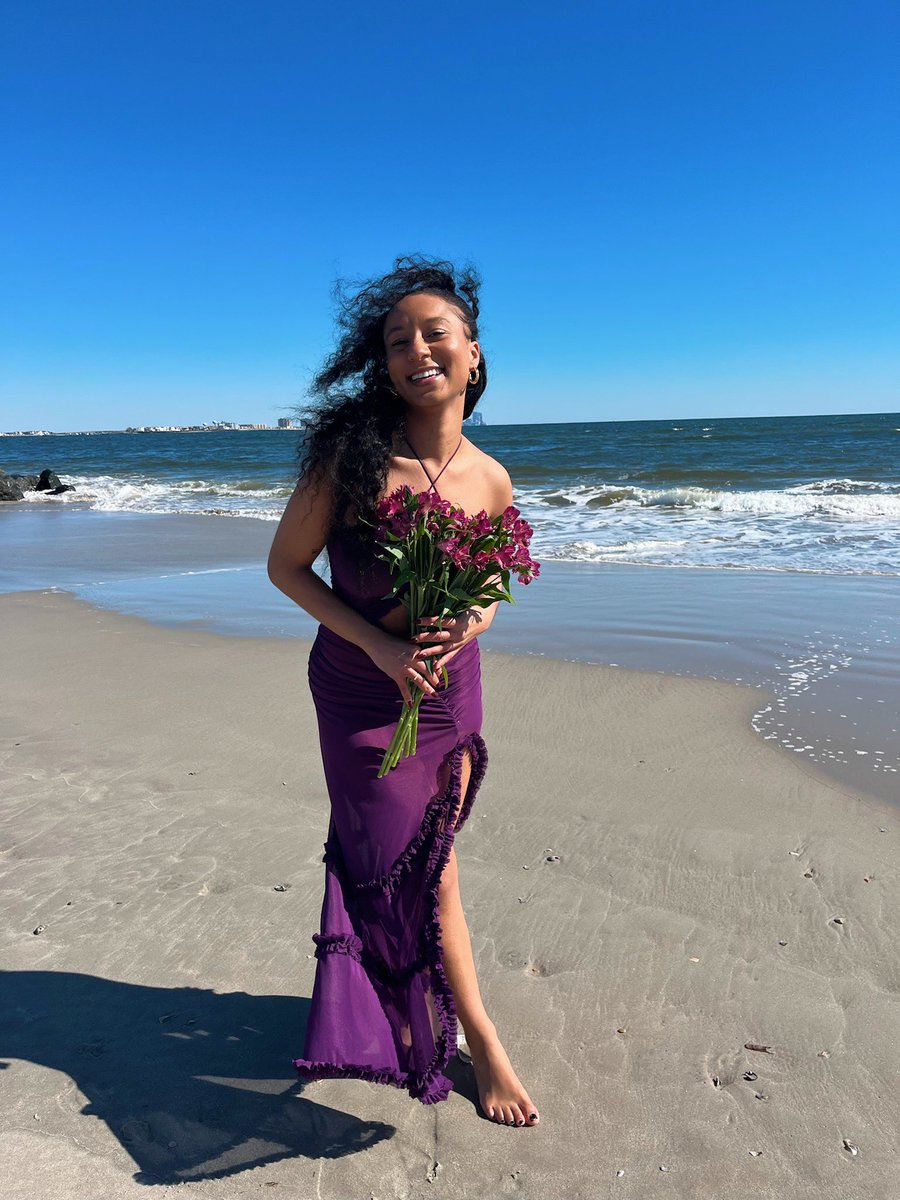 kianaxjones's tweet photo. birthday 💜🎂💐 https://t.co/isds3zmmgB