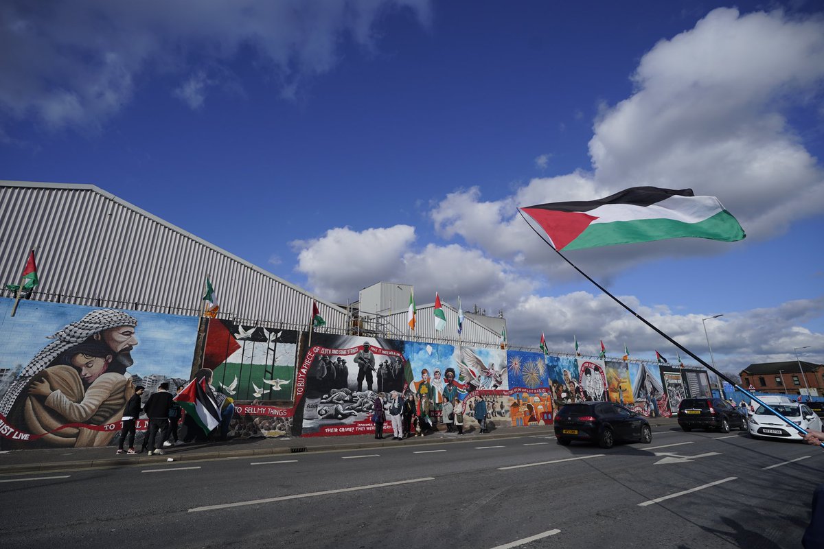 New massive mural was been unveiled in Belfast, Ireland 🇮🇪 in support of the humans of Palestine 🍉

Thank you to all the beautiful humans who worked on this ♥️