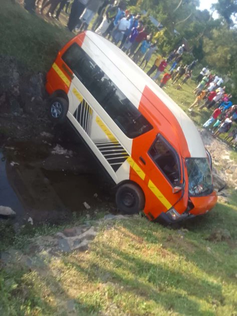 Sixteen passengers injured as Nissan matatu veers off the road along Kisumu-Busia highway ow.ly/3EfN50QKnYR