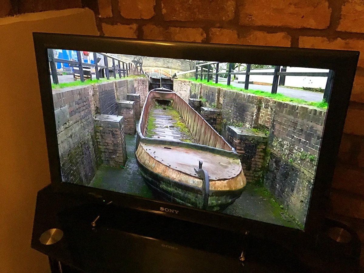 Interesting item on @BBCCountryfile today relating to issues affecting waterways, and specifically the #GrandUnionCanal, some filmed at #StokeBruerne, featuring the @CanalRiverTrust. #Northamptonshire