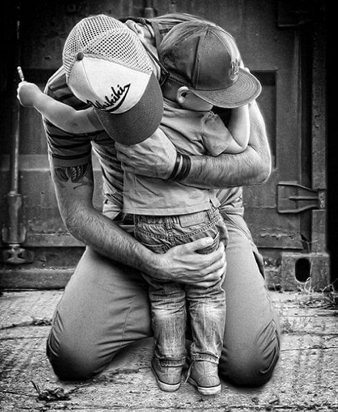 #حساب_المواطن
" حتى الأطفال حين تحضنهم تشعر إنك أنت المحتاج إلى الحضن وليس هم "