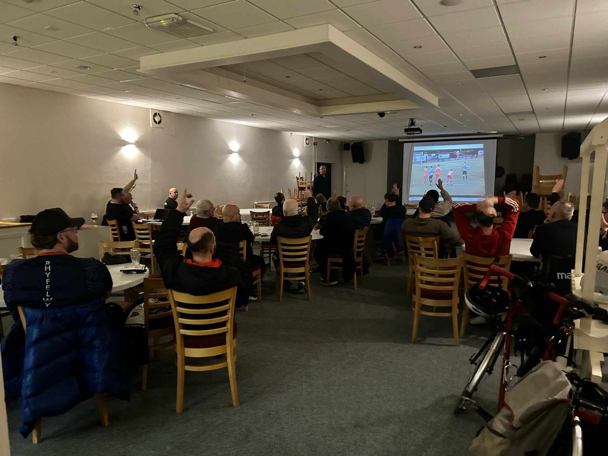 Carmarthenshire Referees society held thier monthly meeting on Thursday evening. 
They had an assistant referees training session by guest speaker FIFA listed assistant referee and fellow Carmarthenshire referee Dan Beckett. 
#refereetraining #assistantreferee #monthlymeetings