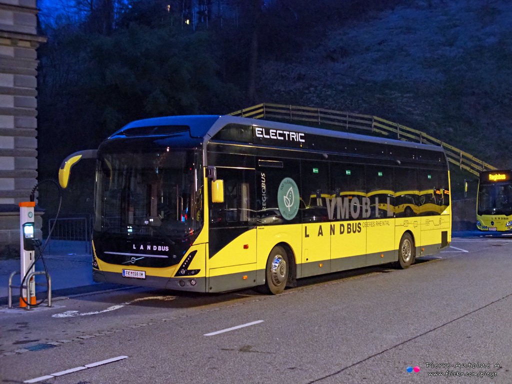 🇦🇹⚡️Le Land du Vorarlberg prévoit de mettre 130 bus électriques d'ici 2025, soit ~ le tiers du parc du réseau interurbain Landbus.
Selon l'adage 'on ne met pas tous les œufs dans le même panier', on trouve des GX337 E, Lion's City E, eCitaro et 7900 ELEC selon les transporteurs.