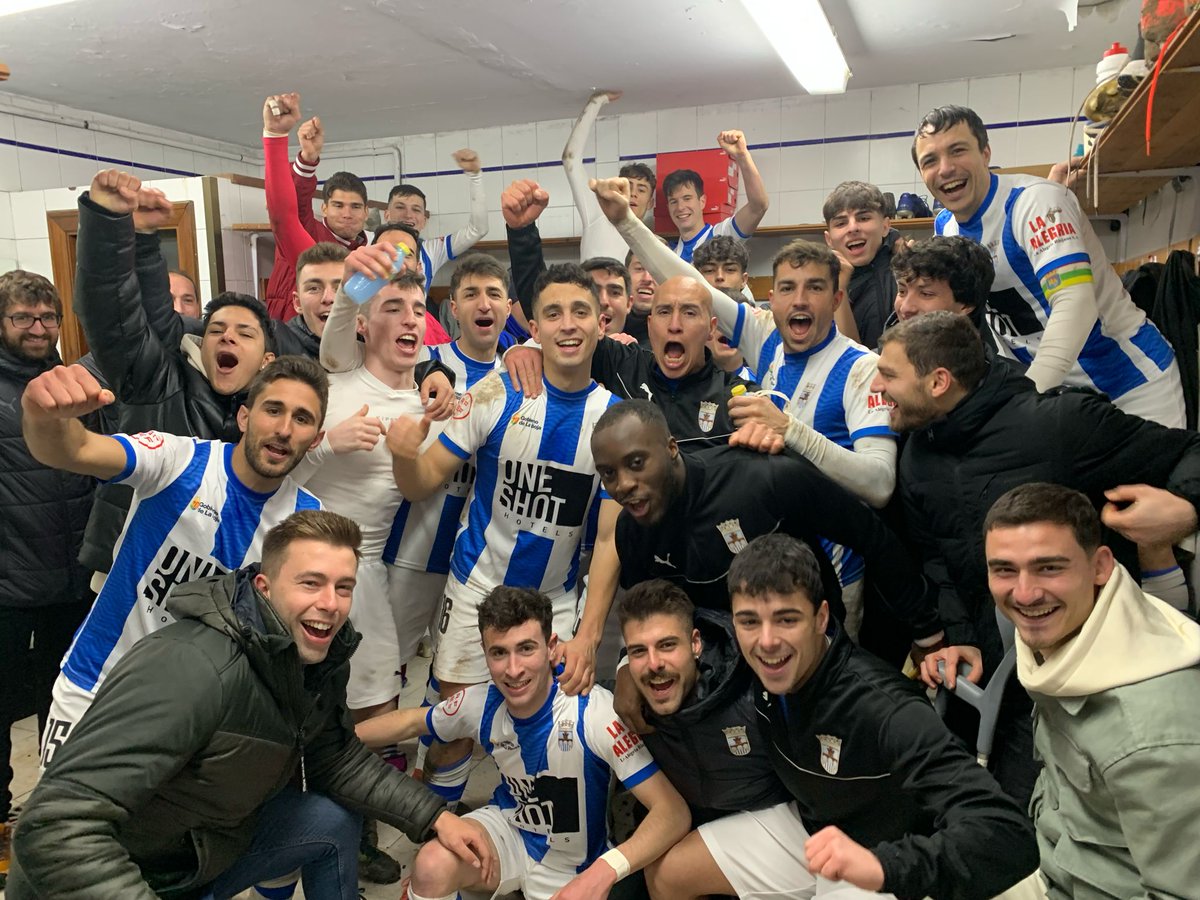 Que ganas tenía de publicar de nuevo estas caras de alegría tras nuestro +3 de esta tarde y racha de 3 partidos puntuando.
📸 <a href="/CarmeloBetolaza/">Carmelo Betolaza</a>

#AúpaNáxara #SoyDelNáxara #TeLoVasAPerder #2RFEF #NáxaraCDCantera