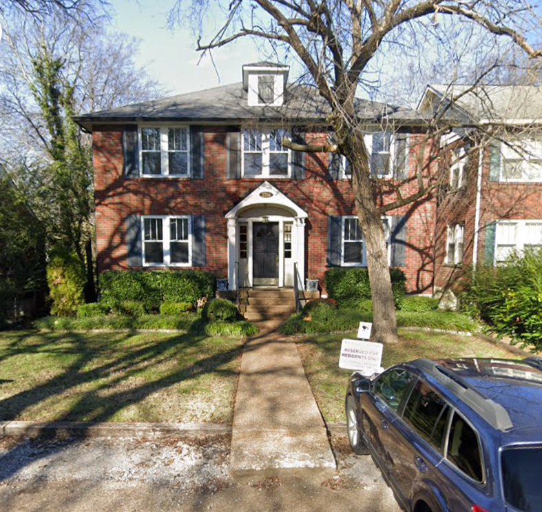 johnrgore's tweet photo. This is 2706 Acklen, I lived here for several years after college before I bought a house in E Nashville. Its zoned RS7.5, but it's got four apartment units. You could build this in a ton of RS neighborhoods within the UZO without negativity affecting the neighborhood character. https://t.co/mzCKr3FZp9