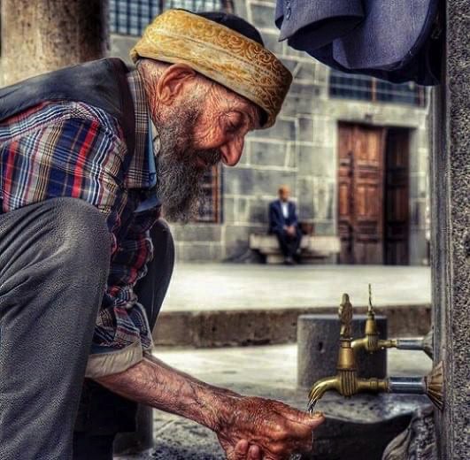 #زد_رصيدك86
" بيننا وبين السماء ما لا يعد .. وبيننا وبين الله وضوء وسجده "