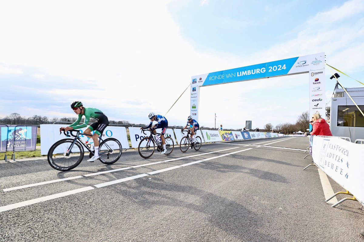 📷 De eerste mooie beelden druppelen binnen. 

🚴🏻‍♂️De <a href="/RondeVanLimburg/">Ronde van Limburg</a> 2024 heeft met Jarno Widar een prachtige winnaar. 

Lees meer👉🏼 wielerflits.nl/nieuws/jarno-w…